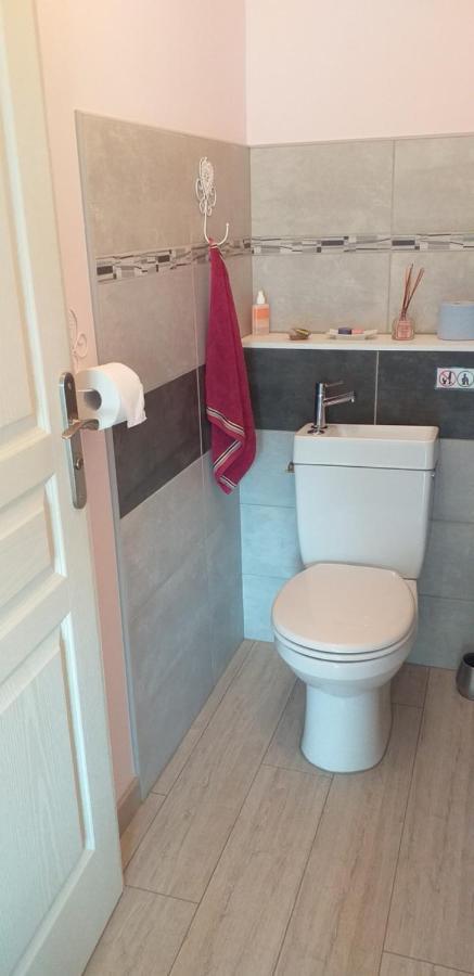 Les Gremilles Bed & Breakfast Bassoncourt Екстериор снимка