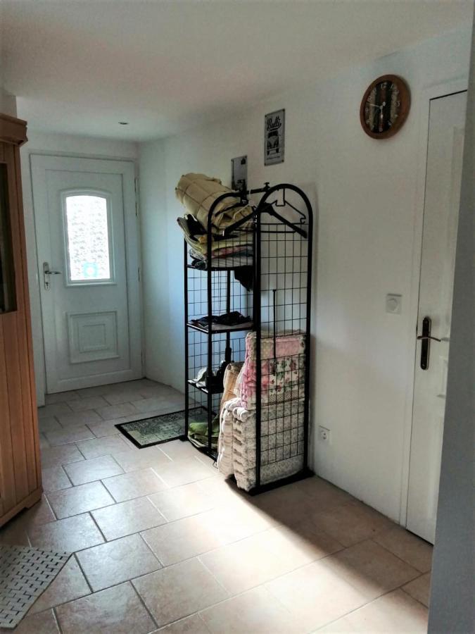 Les Gremilles Bed & Breakfast Bassoncourt Екстериор снимка