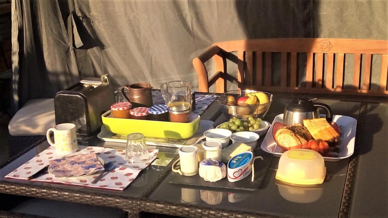 Les Gremilles Bed & Breakfast Bassoncourt Екстериор снимка